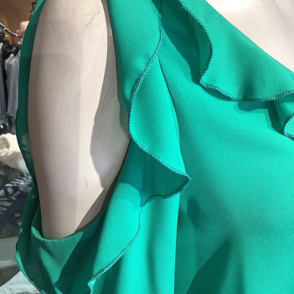 Lucky girl shirt ! Gorgeous shade of green great all year - Picture 5 of 6